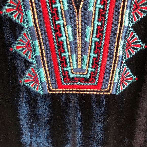 SOLITAIRE * NWT Blue Velvet Embroidered Boho Bell-Sleeve Top - Picture 5 of 11